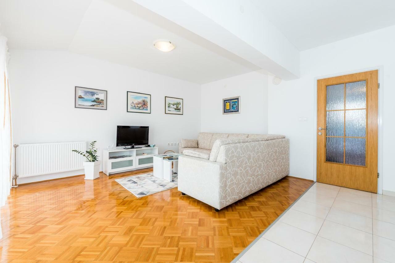 Apartment Anamarija With Sea View شيبينيك المظهر الخارجي الصورة