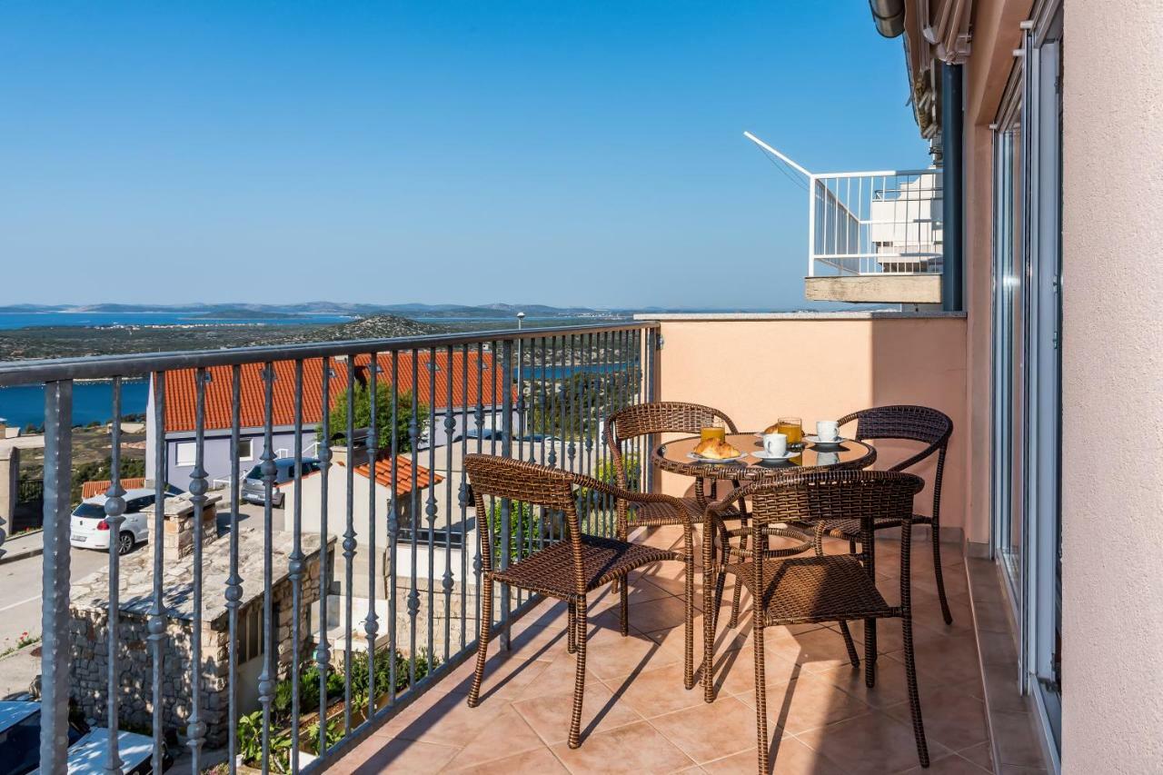 Apartment Anamarija With Sea View شيبينيك المظهر الخارجي الصورة